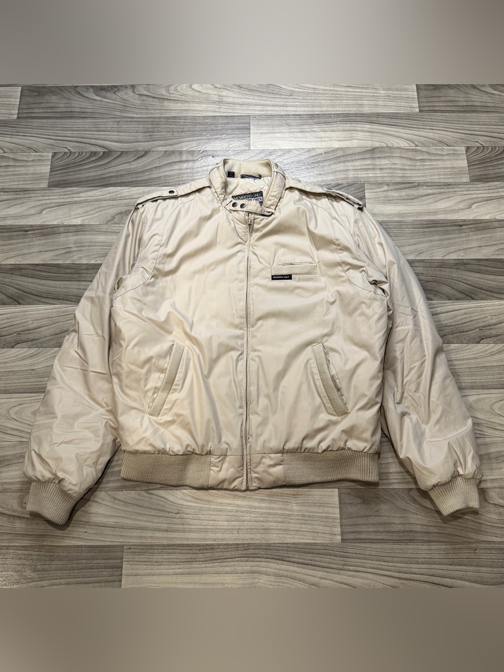 SIZE LARGE MENS VINTAGE MEMBERS ONLY SIZE 42 BOMBER JACKET